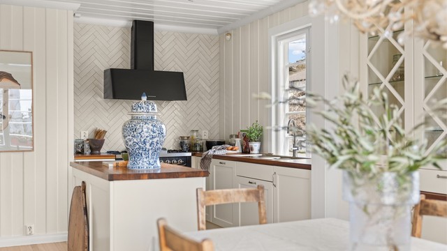 Nye integrert hvitevarer i 2025 (oppvaskmaskin og kjøleskap med fryser), samt ny avtrekkshette, som følger boligen