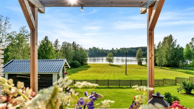 Eiendomsmegler Krogsveen avd. Årnes har gleden av å presentere Nedre Hagaveg 437, en fantastisk eiendom i naturskjønne omgivelser.