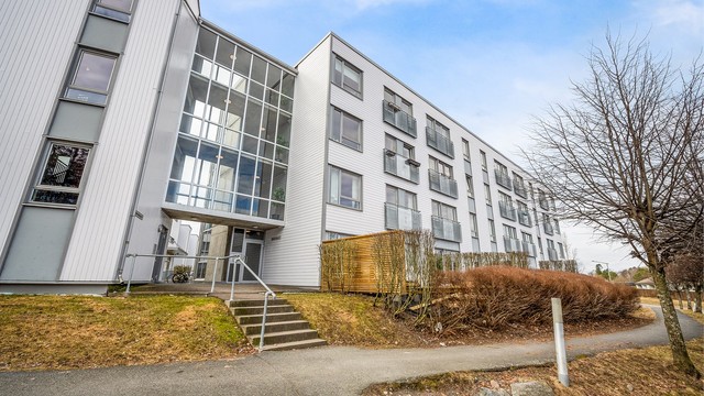 Fasade fra øst / Inngangsparti.