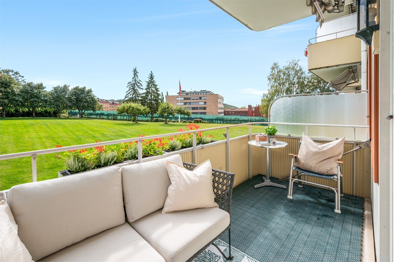 Morten Frølich v/ Krogsveen har gleden av å presentere denne koselige 4-roms endeleiligheten med attraktiv beliggenhet på Etterstad