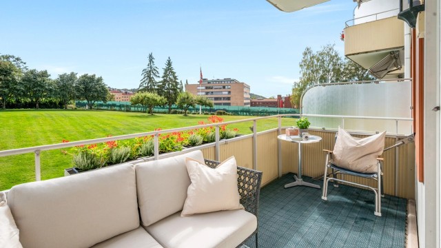 Morten Frølich v/ Krogsveen har gleden av å presentere denne koselige 4-roms endeleiligheten med attraktiv beliggenhet på Etterstad