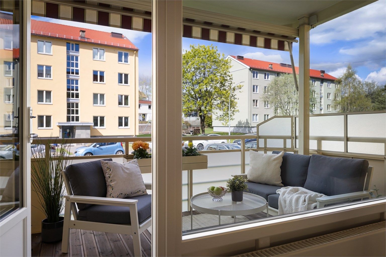 Ifølge selger er det sol på balkongen på sommeren fra ca. 13:00-21:00