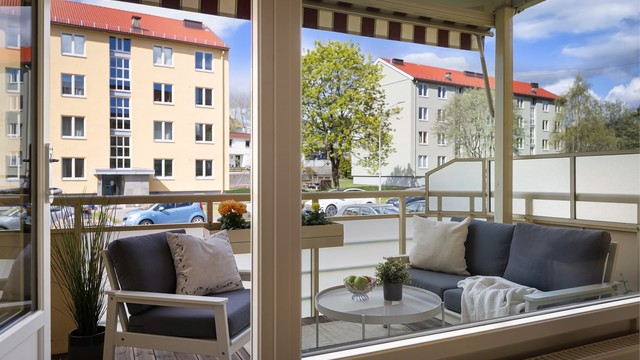 Ifølge selger er det sol på balkongen på sommeren fra ca. 13:00-21:00
