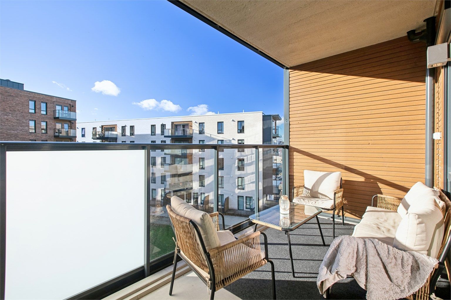 Lun og solrik uteplass