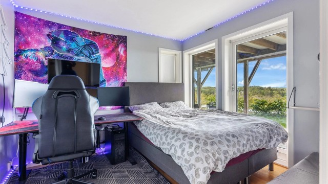 Det andre soverommet på dette planet har også utgang til uteområdet.