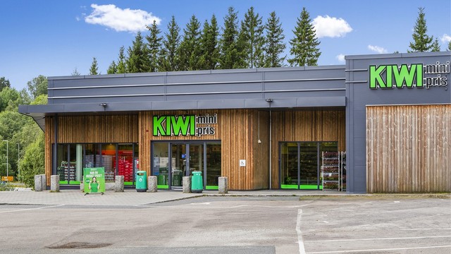 Nærmeste dagligvarehandel er Kiwi Ytre Enebakk, ca. 9 minutters gange unna.