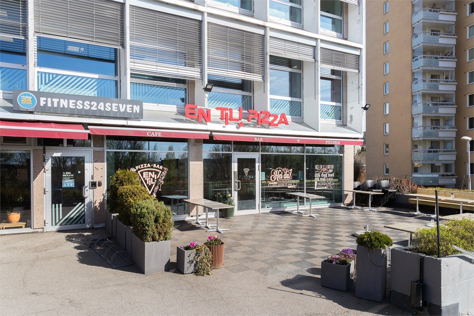 Treningssenteret Fitness24Seven ligger rett ved.
