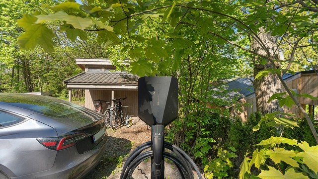 Leiligheten disponerer to parkeringsplasser, med mulighet for installasjon av elbillader.