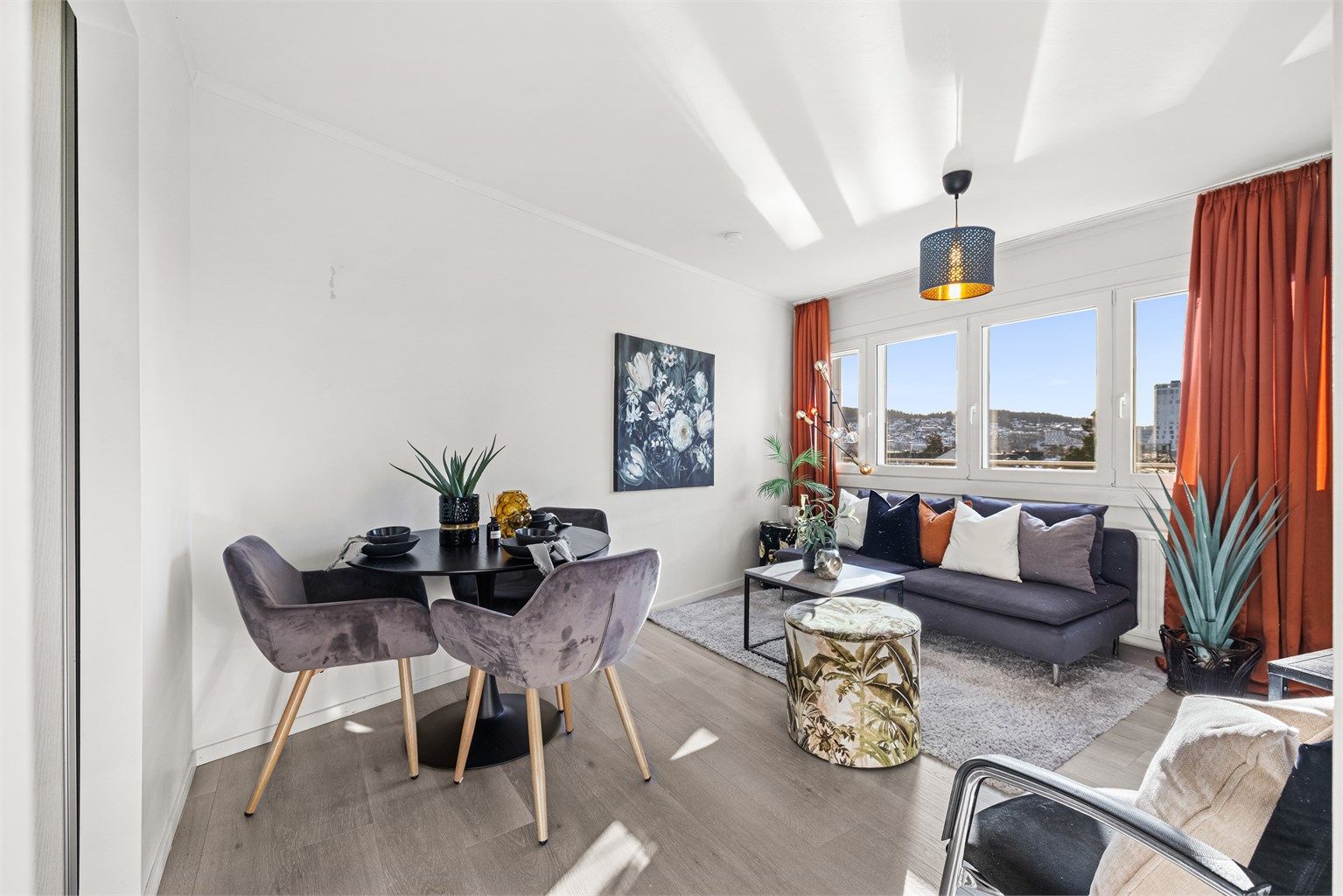 Eiendomsmegler Krogsveen v/Andreas Christophersen ønsker velkommen til Lundsalleen 24!