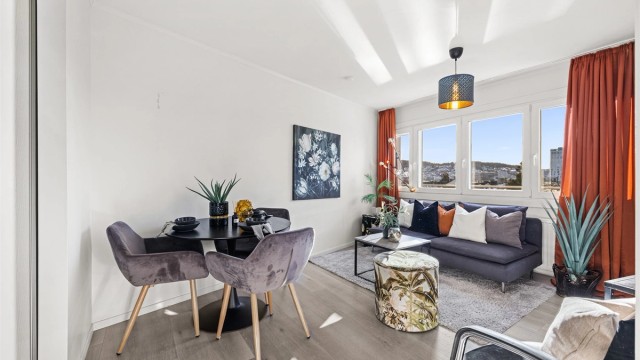 Eiendomsmegler Krogsveen v/Andreas Christophersen ønsker velkommen til Lundsalleen 24!