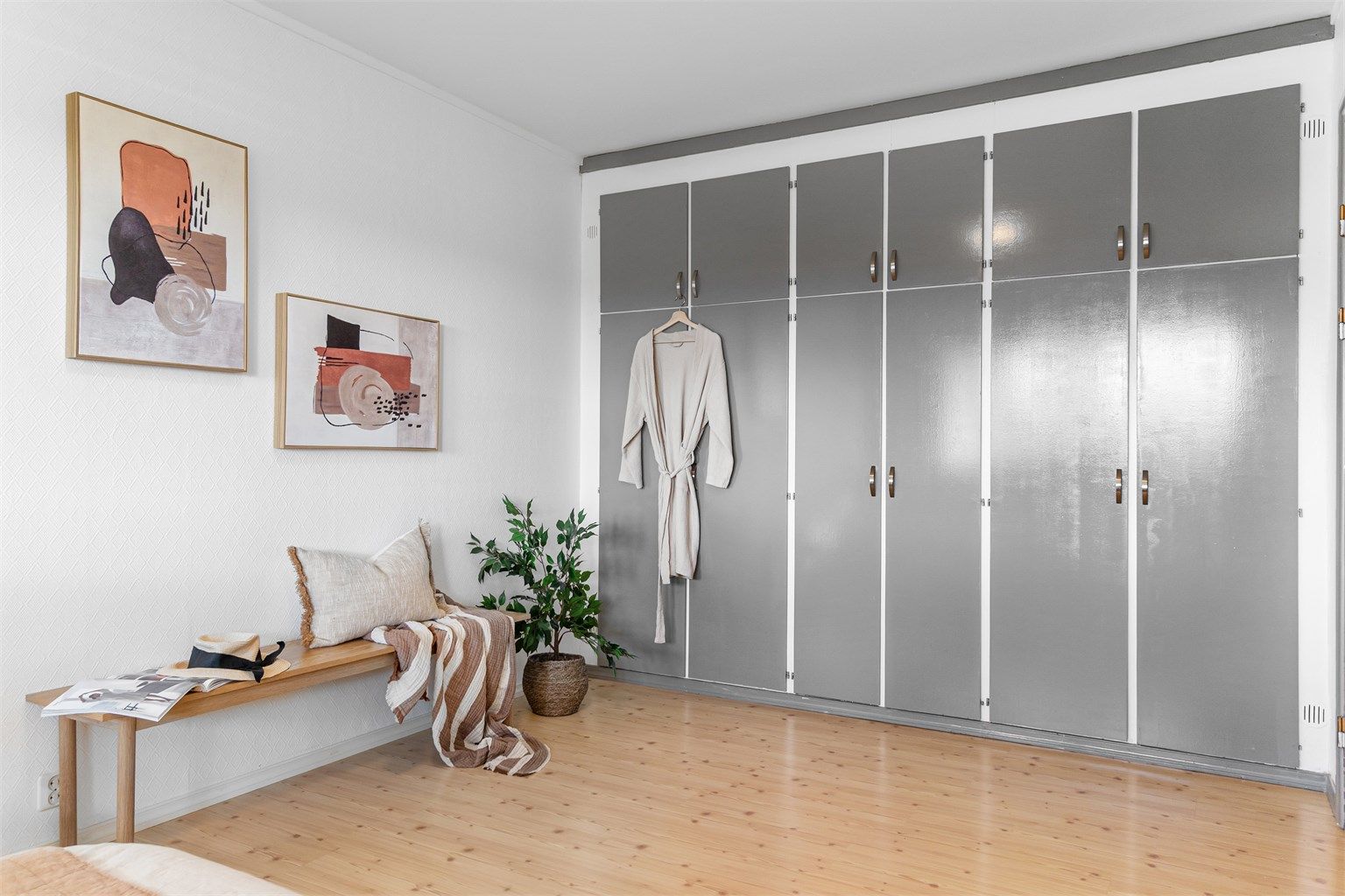 - God oppbevaringsplass i innebygde skap -