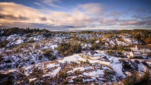 - Mot vest har man Rong, Øygarden med Nordsjøen utforbi -