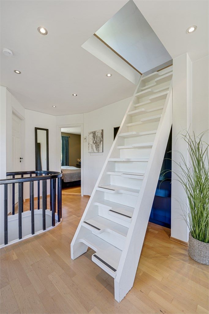 Trapp opp til loftetasjen/hemsen.