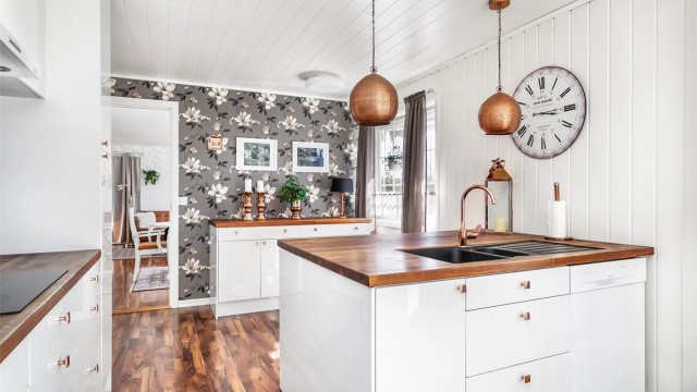 Kjøkkenet ble i 2015 oppgradert med ny innredning fra Epoq av rikt omfang.