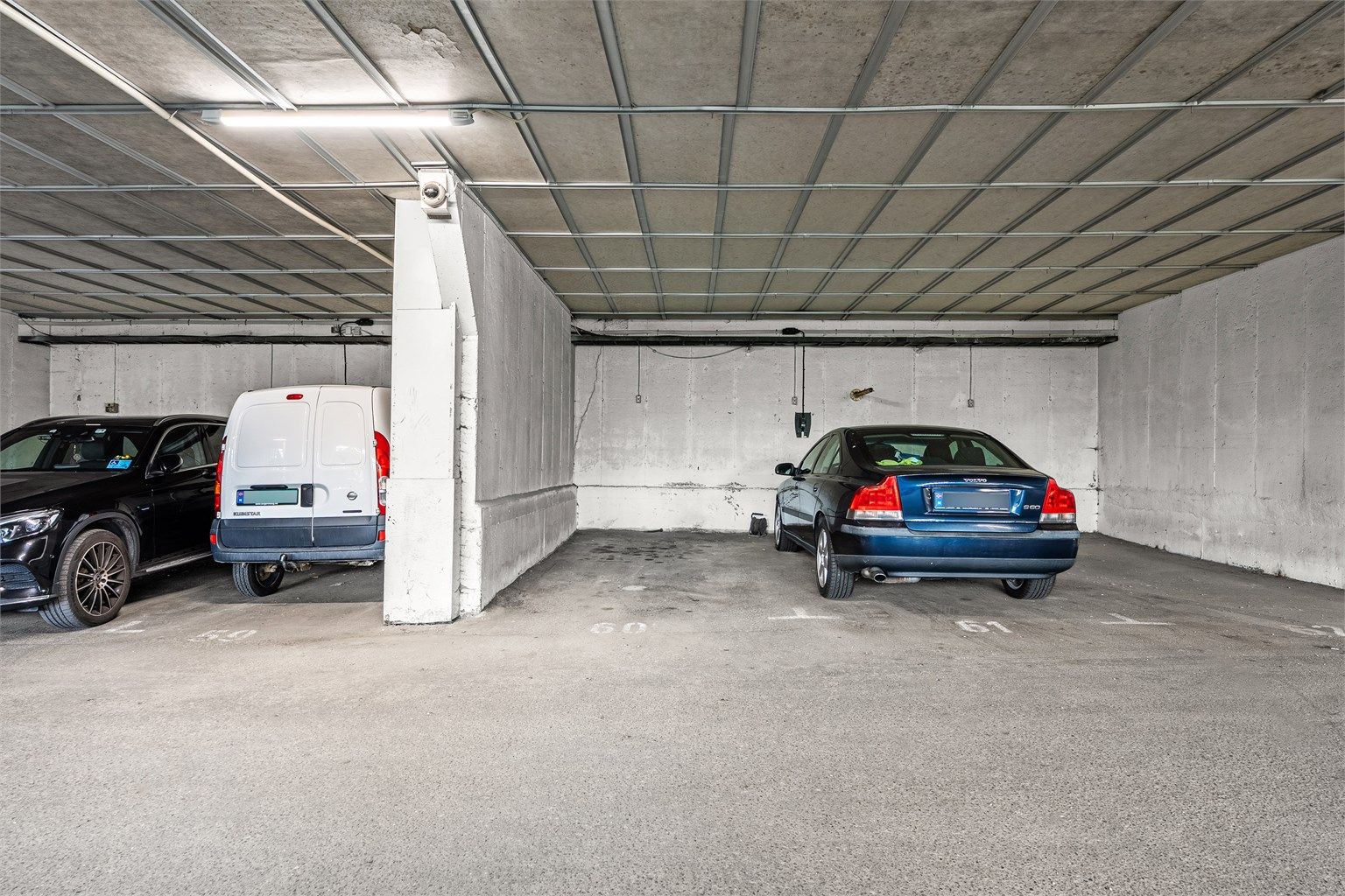Garasje - leiligheten disponerer en garasjeplass med mulighet for elbil-lader