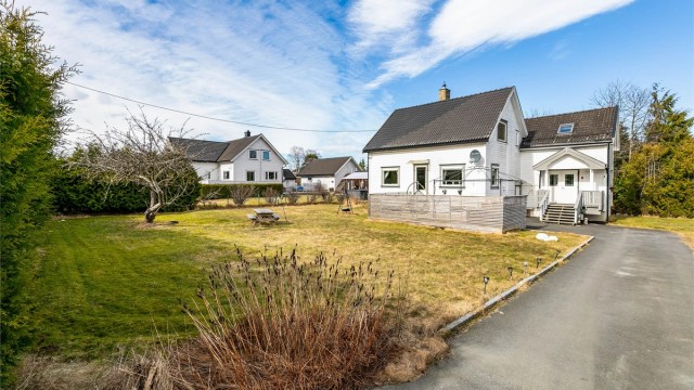 Enerveien 23 presenteres av Krogsveen.
Fotograf; Børge Oppegård.