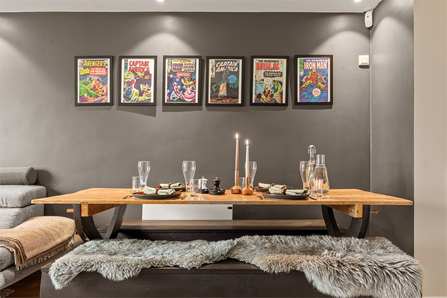 God plass til spisebord mellom stue og kjøkken