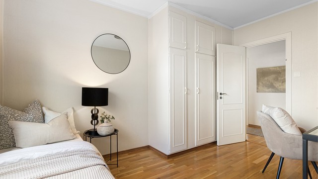 Soverom 2 med garderobeskap