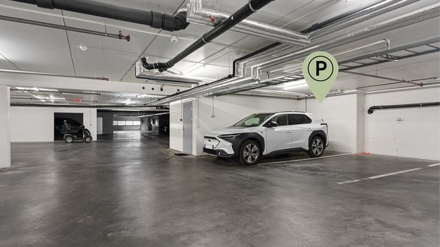 Parkeringsplass med el-bil lader medfølger i prisen og følger leiligheten