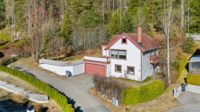 Velkommen til Godheimveien 21 - Solrik og tilbaketrukket enebolig inntil markagrensen | Innholdsrik | Dobbelgarasje