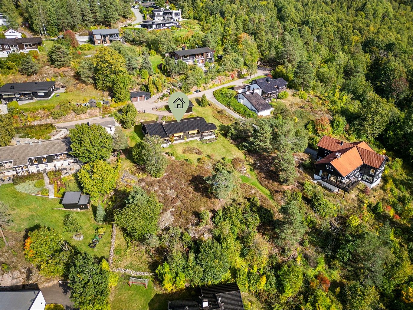 Stille og rolige omgivelser i et barnevennlig samt veletablert boligfelt.