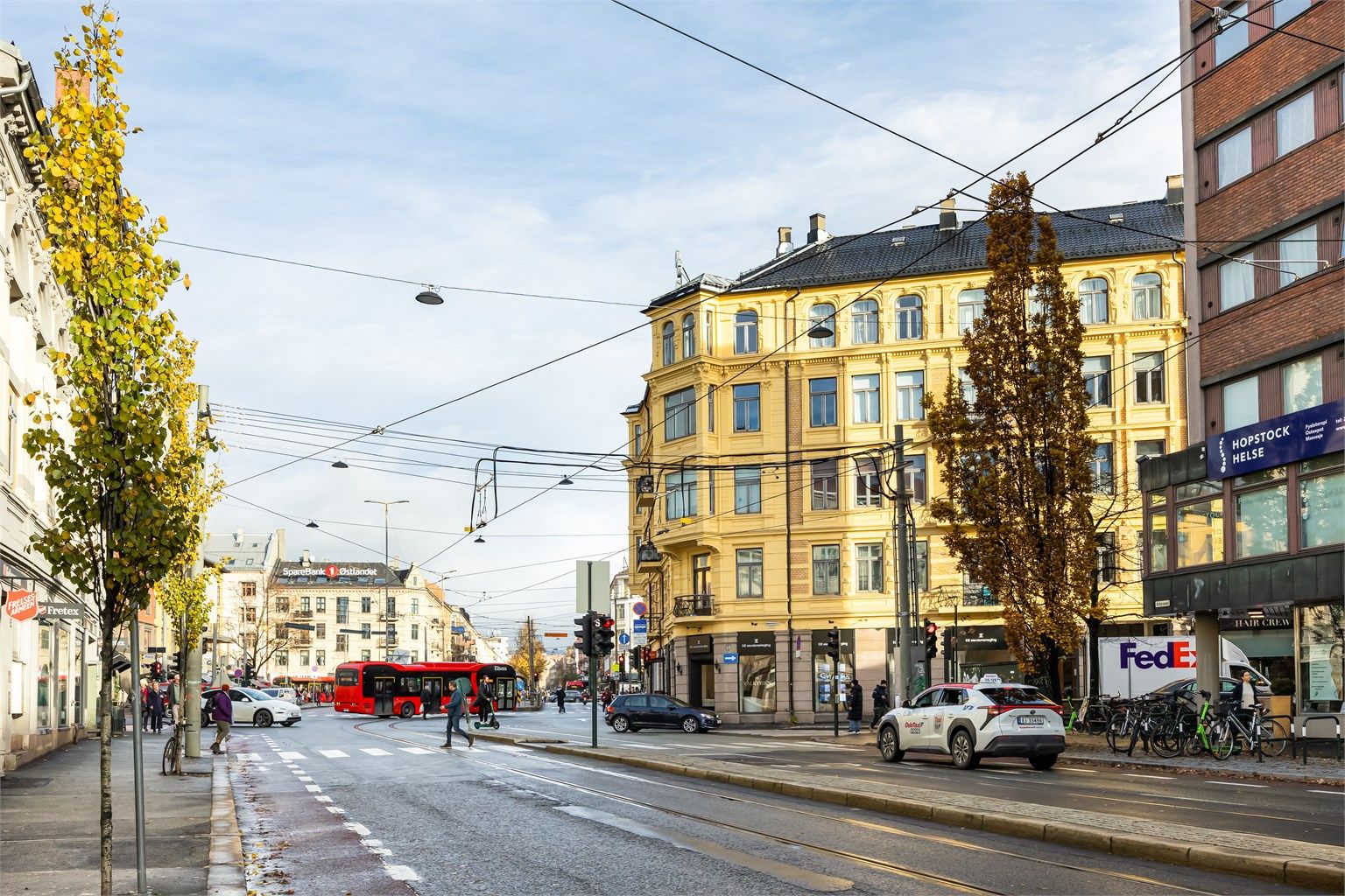 Her har du Majorstukrysset med buss, trikk og T-bane i umiddelbar nærhet.
