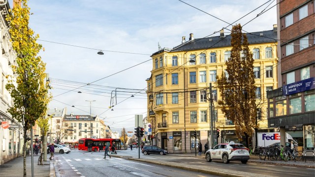 Her har du Majorstukrysset med buss, trikk og T-bane i umiddelbar nærhet.