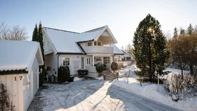 Velkommen til Fagerlivegen 17 - En innholdsrik og koselig familiebolig.