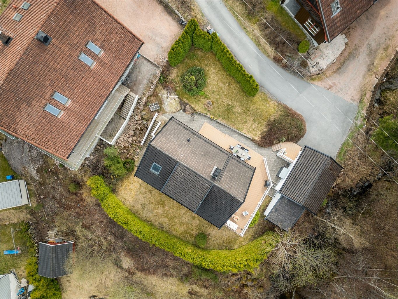 Fin og tilbaketrukket beliggenhet i enden av en blindvei.