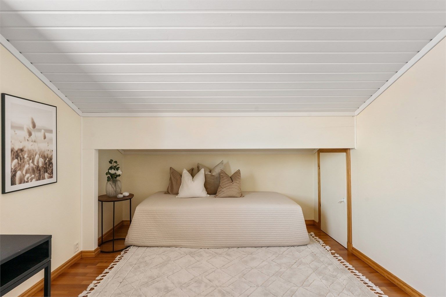 Panelovnene på soverommene i loftetasjen ble byttet i 2019.