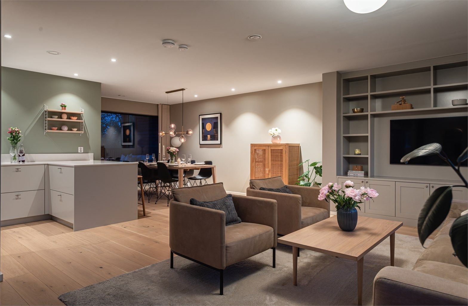 Stue, spisestue og kjøkken i 2. etasje.