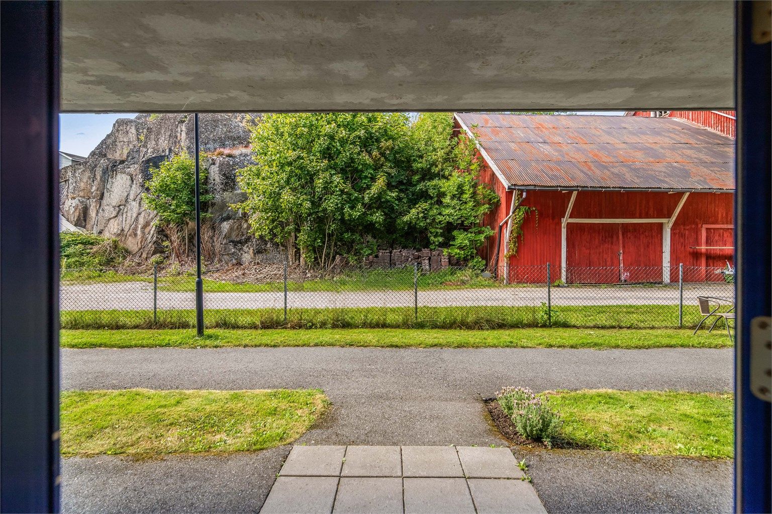 Trappefri adkomst direkte inn i leiligheten fra bakkeplan. 