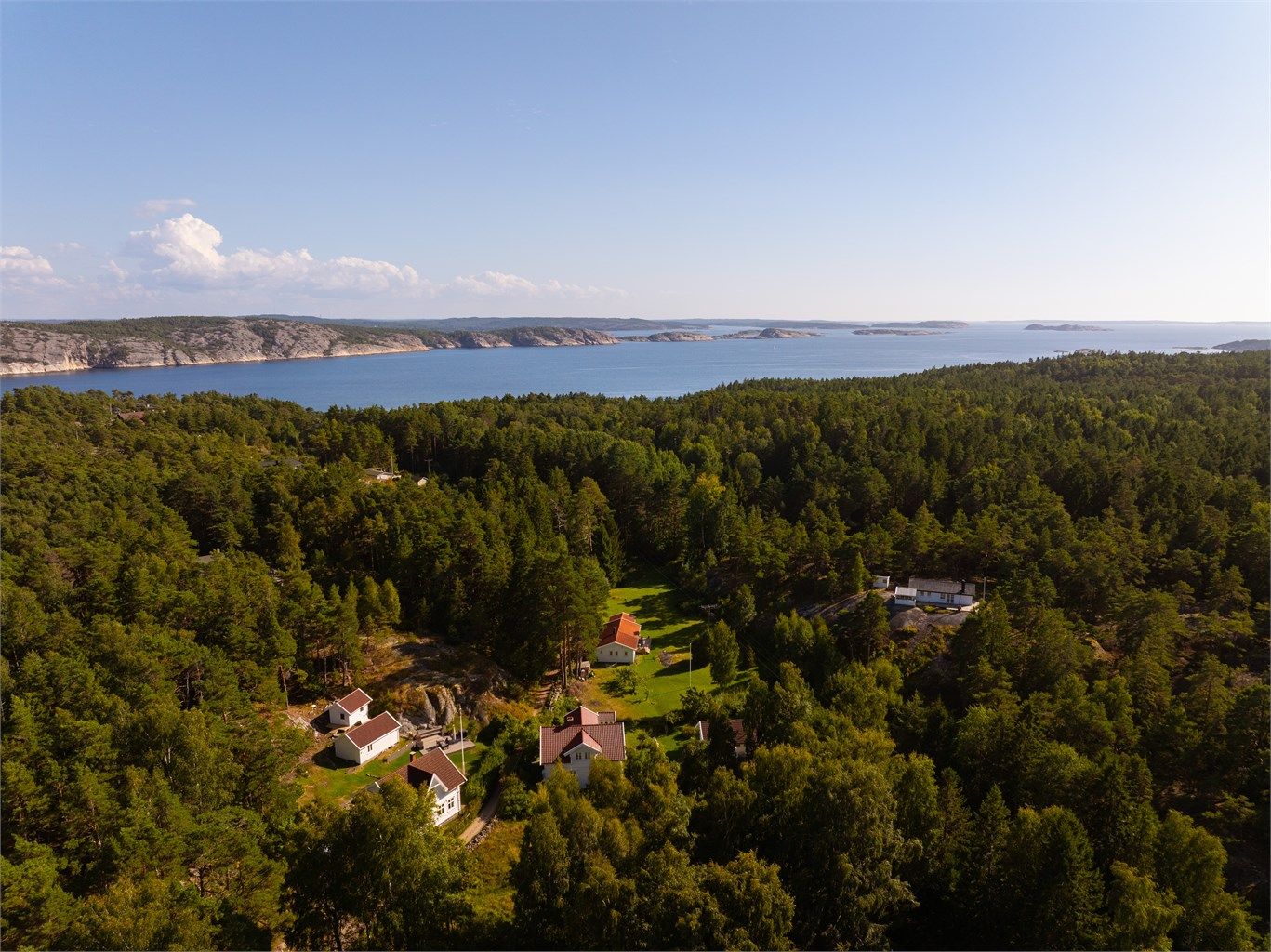 Med Norges kanskje vakreste skjærgård og den svenske vestkysten like utenfor, er utfluktsmulighetene med båt nær sagt utallige.