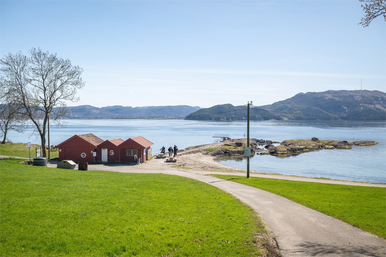 Fra leiligheten er det kort gangavstand til flotte turområder ved Godalen og Rosenli