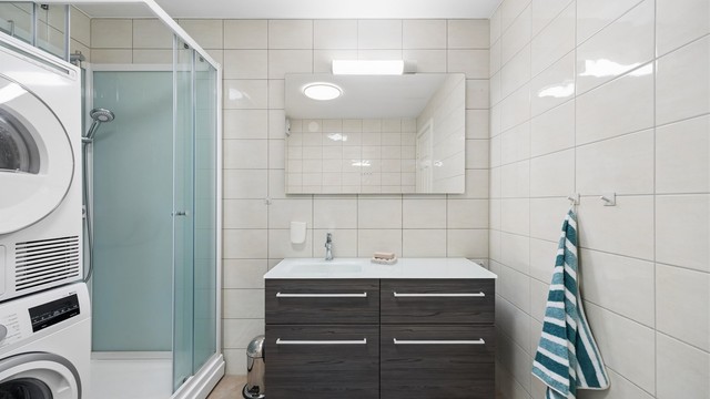 Opplegg for vaskemaskin og tørketrommel. Begge medfølger.