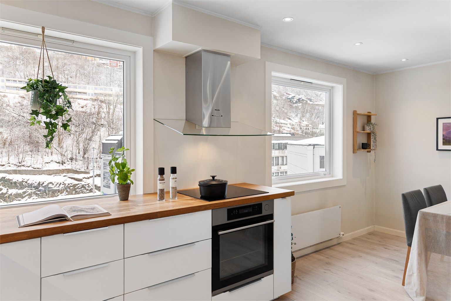 - God benkeplass til matlagingen -