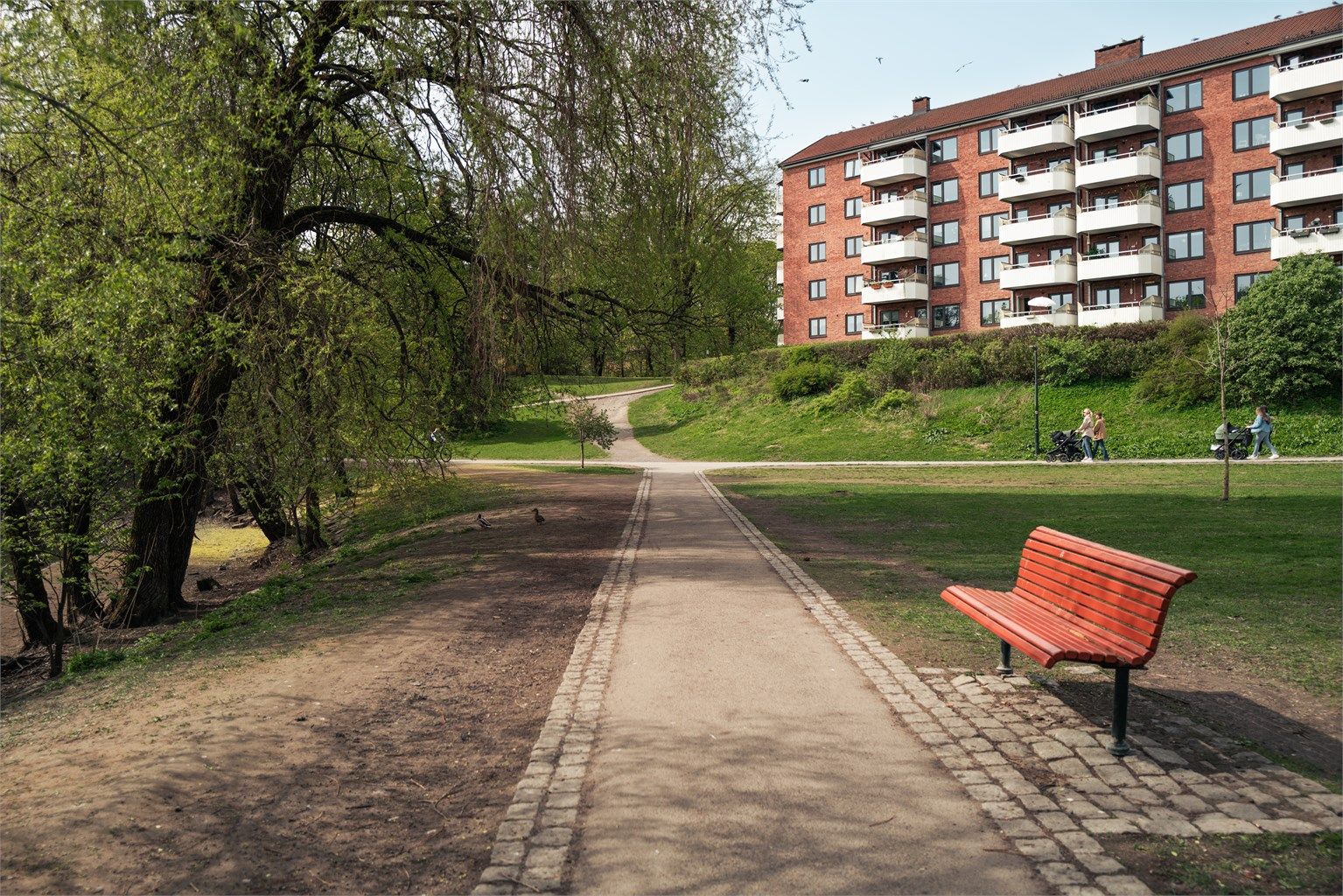 Langs Akerselva kan du følge idylliske turstier fra Maridalsvannet i nord og helt ned til sentrum gjennom Grünerløkka.