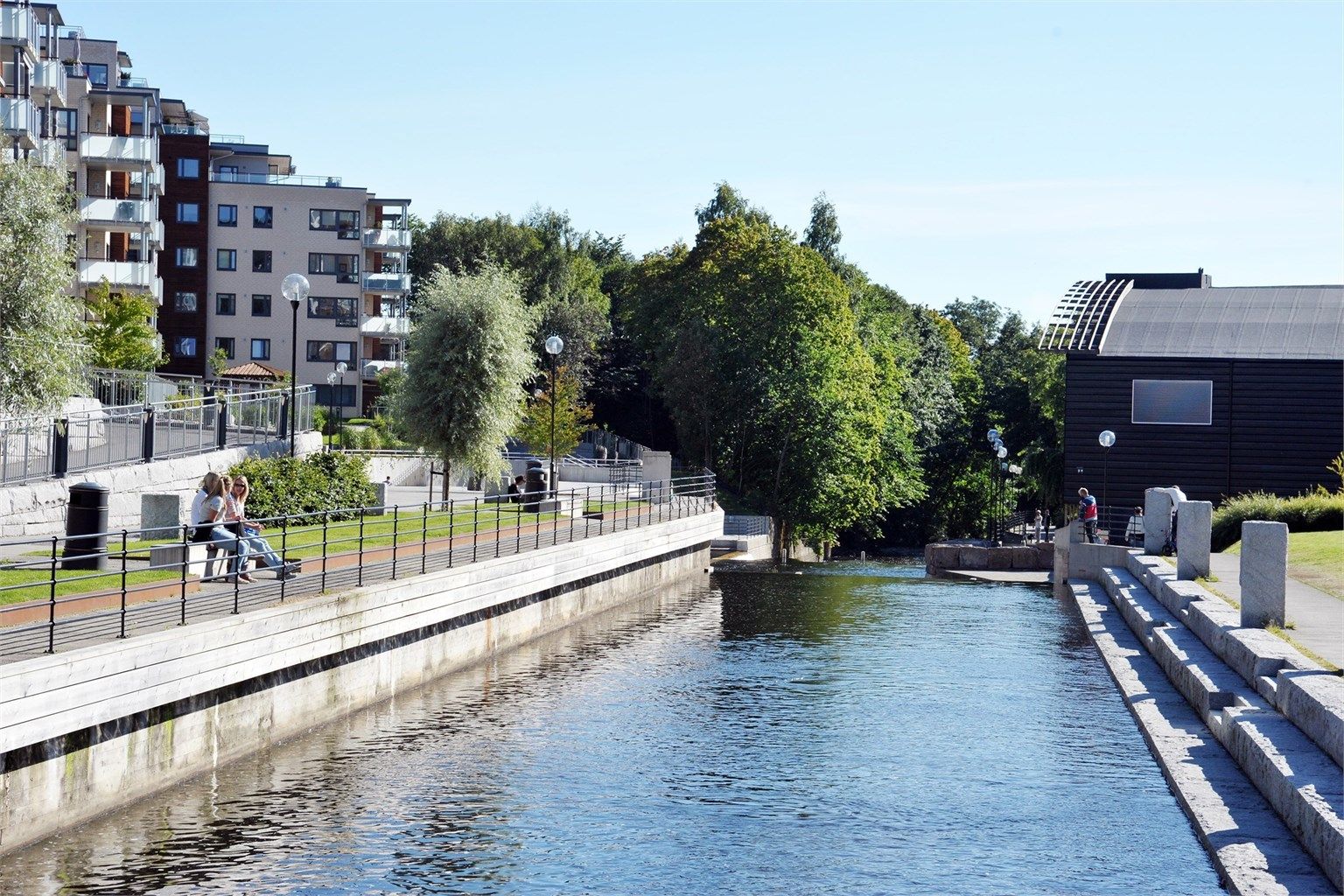 En liten spasertur unna finner du Akers elva med flere badeplasser  i Nydalen. 