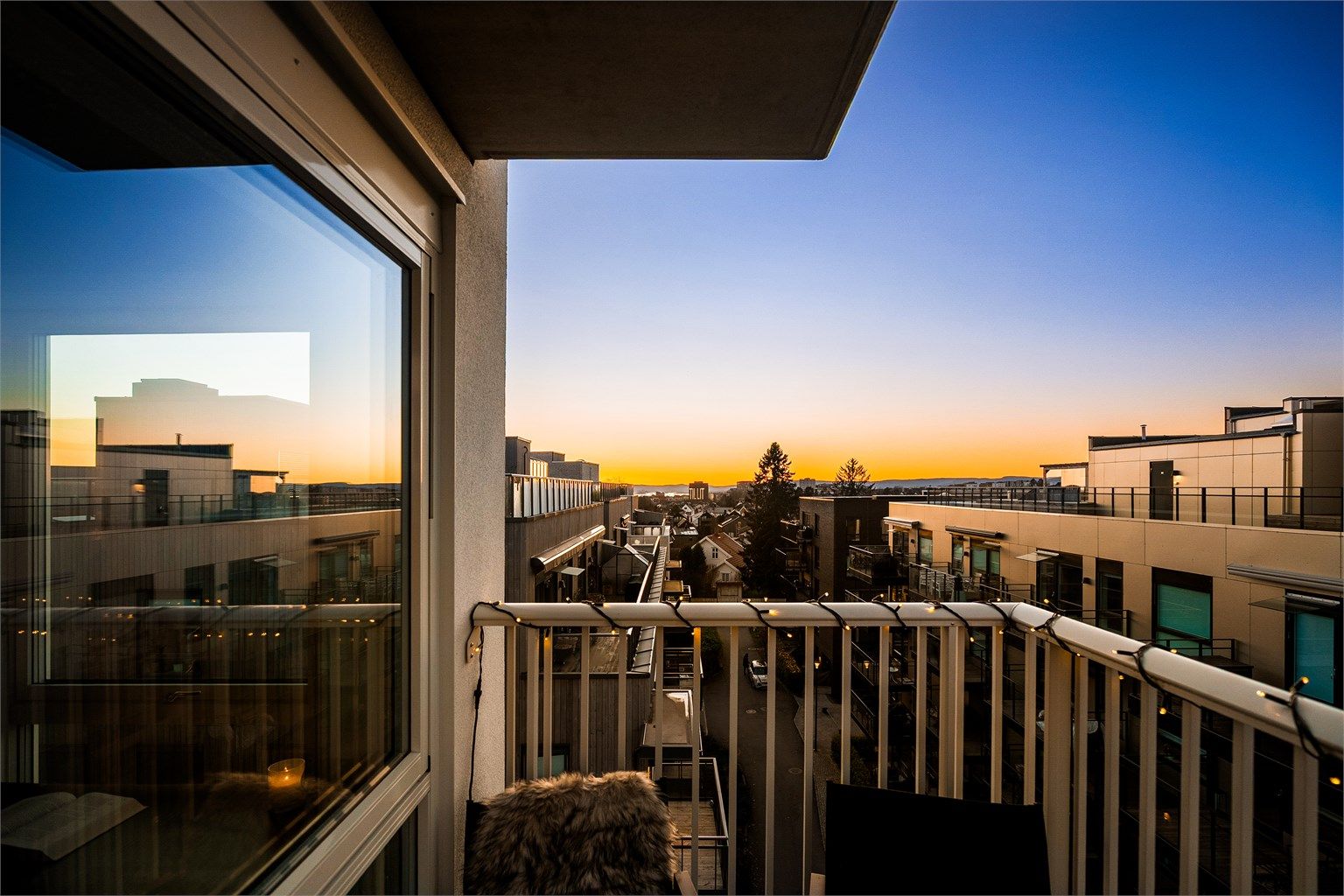 Utsikt mot Risløkka og Oslofjorden fra leilighetens andre balkong.