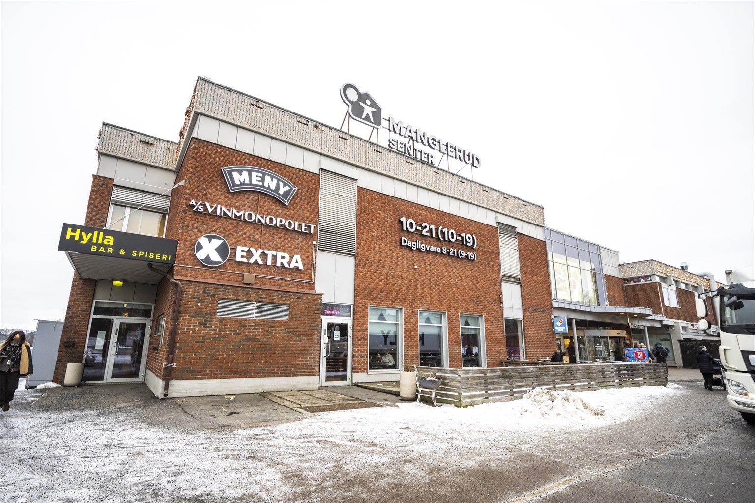 Manglerud senter ligger like ved t-banen og byr på et bredt utvalg av butikker og spisesteder. 