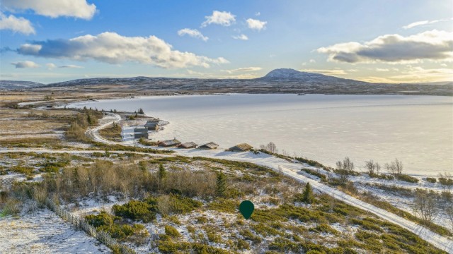 Velkommen til Sandodden 81 - Solrik hyttetomt på 2 004 kvm med utsikt og flott beliggenhet på Midtre Syndin. Foto: Efkt AS