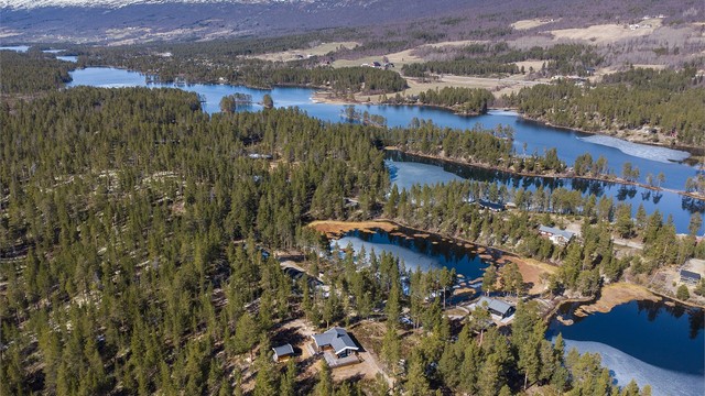 Lesjaskogsvannet byr på flotte muligheter for bading og vannsport som kajakk og kano om sommeren
