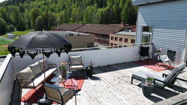 Leiligheten har en nydelig takterrasse hvor du kan du nyte late dager