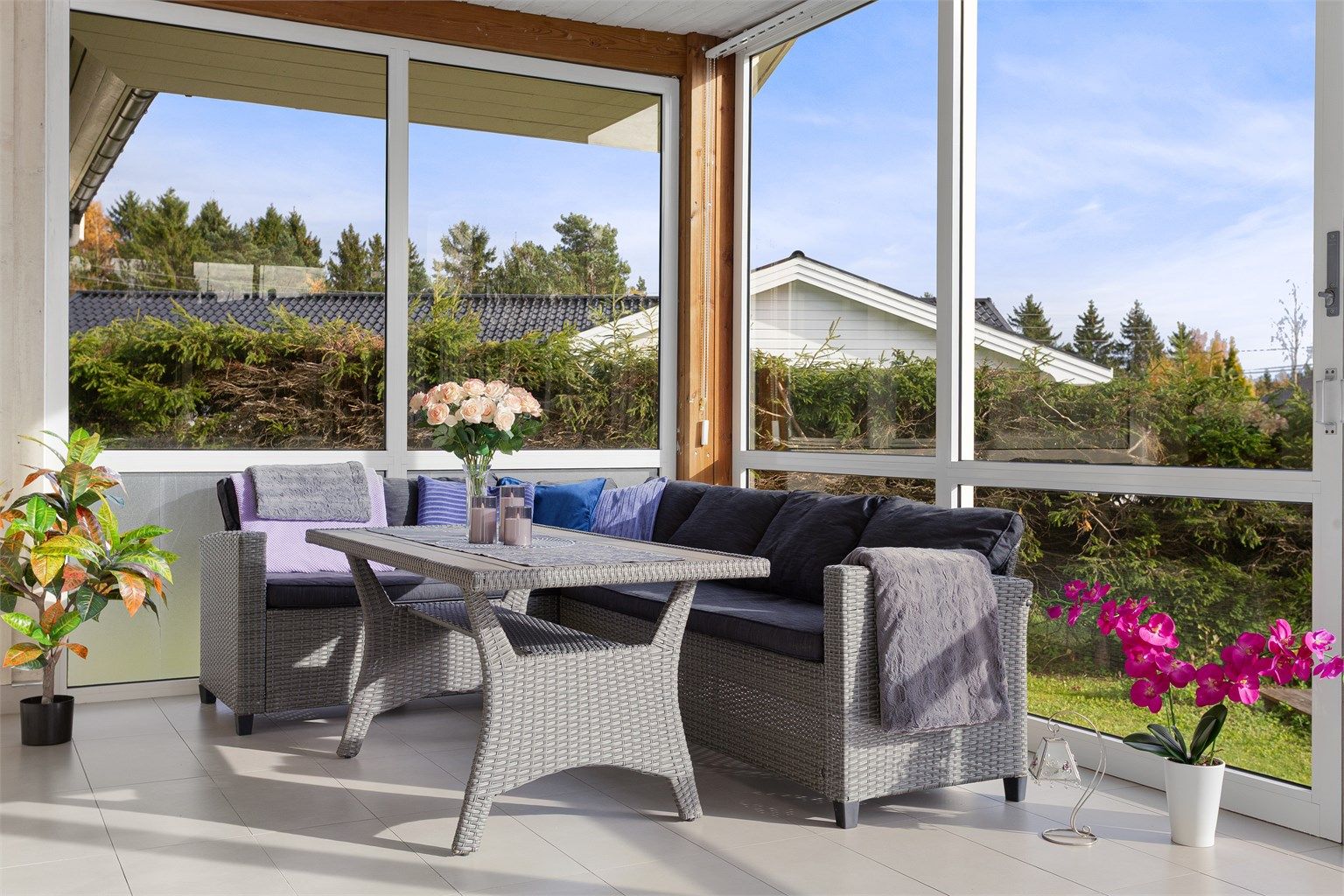 Lys og luftig innglasset terrasse/"vinterhage" - Innglassing er ikke byggemeldt