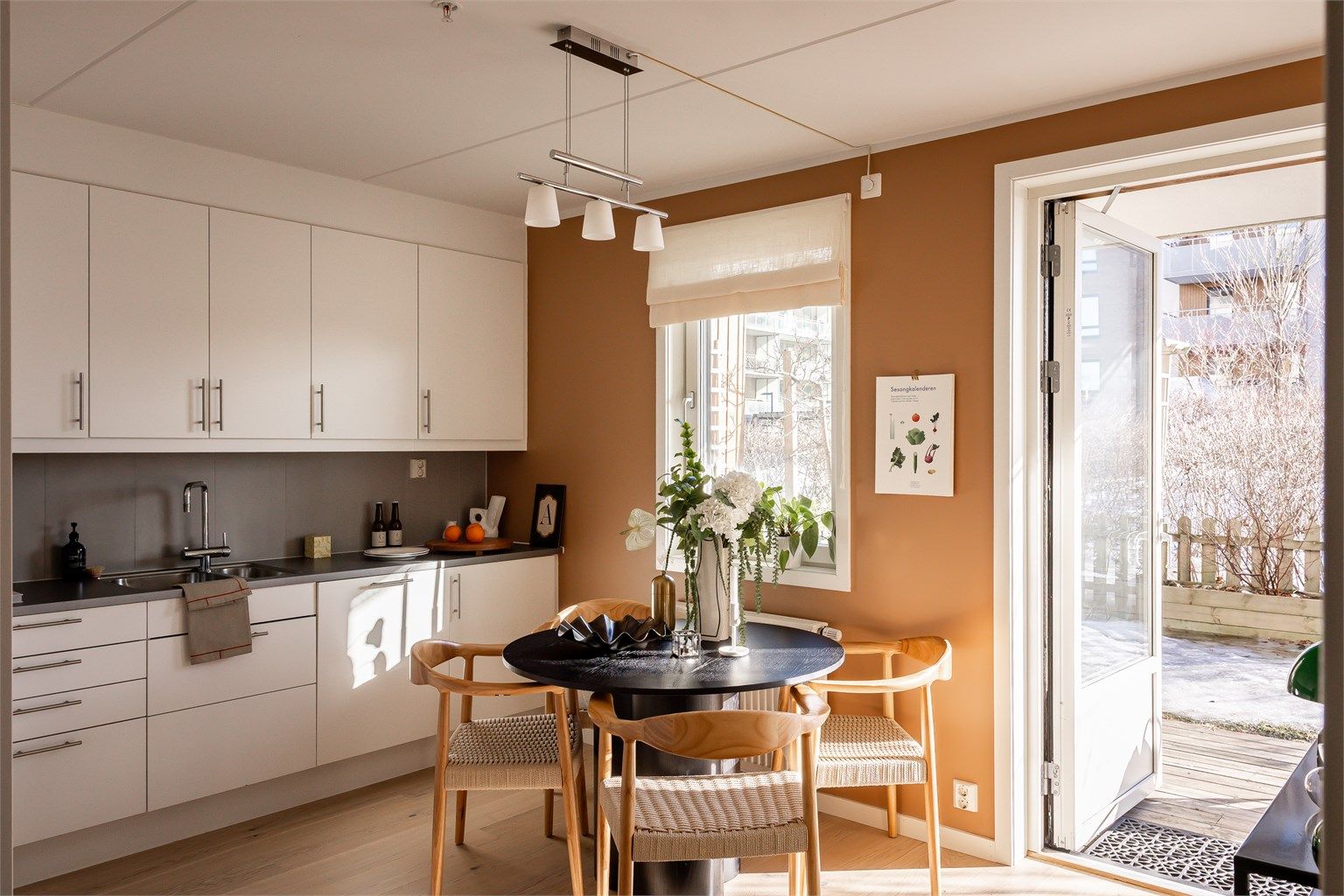 Bygget er fra 2015 og har en sentral plassering med nærhet til Grefsen stasjon, Storo storsenter og Sinsen T-bane.