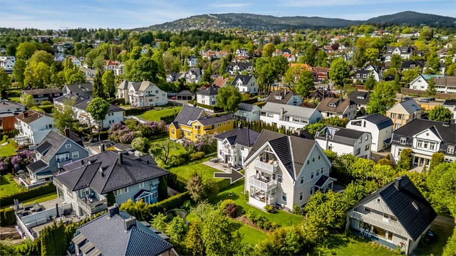 En innholdsrik, påkostet og lys 4-roms med særdeles fin planløsning og meget gode lysforhold i en ærverdig, velholdt og klassisk villa oppført i 1914. Foto: Isnitt v/ Bjørnar Solberg.