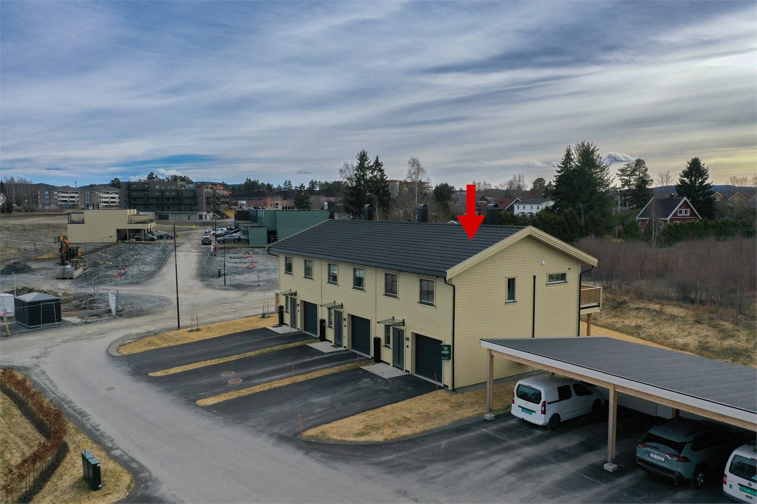 Velkommen til Langryggen 6, et moderne enderekkehus fra 2024 i et barnevennlig område.