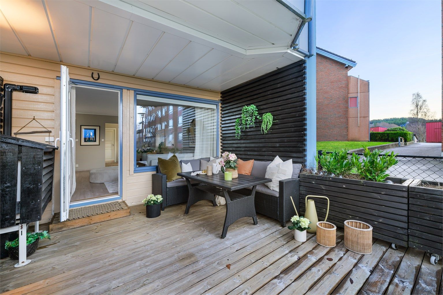 Innkasset utedel for varmepumpe