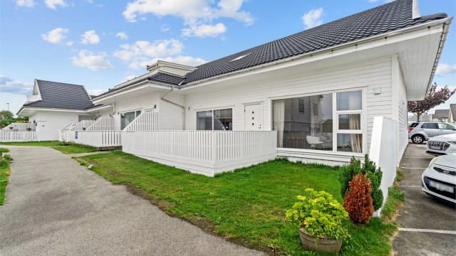 Velkommen til Øvrehusvegen 37H! Presentert av Ola Sirevåg v/Krogsveen Jæren.
Foto: Nordbø Foto