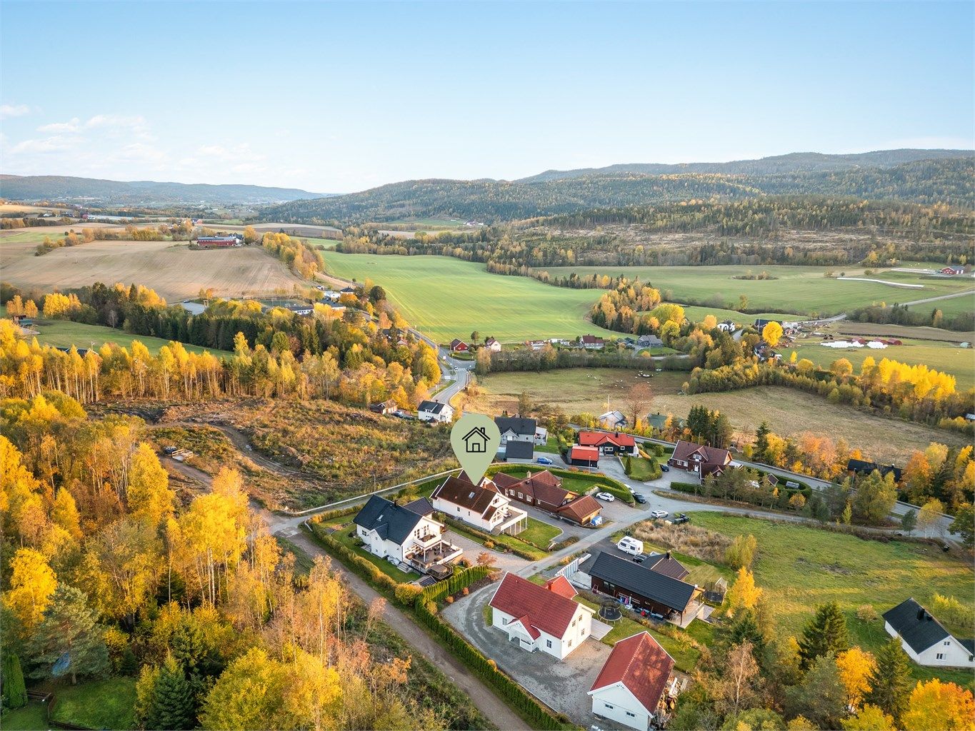 Rolig og tilbaketrukket beliggenhet i naturskjønne samt landlige omgivelser.
